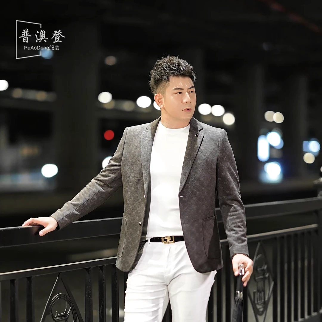 2025男士西服秋季新款复古时尚潮流百搭休闲字母条纹压花外套