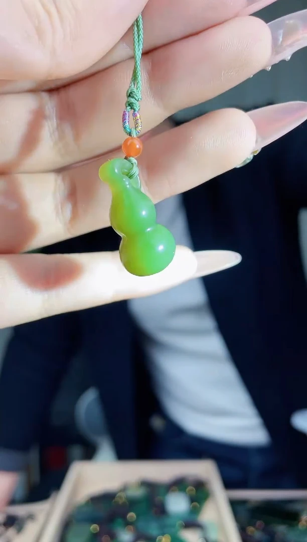 【闪购商品】和田玉挂件未镶嵌拍一发一，多样性发货！