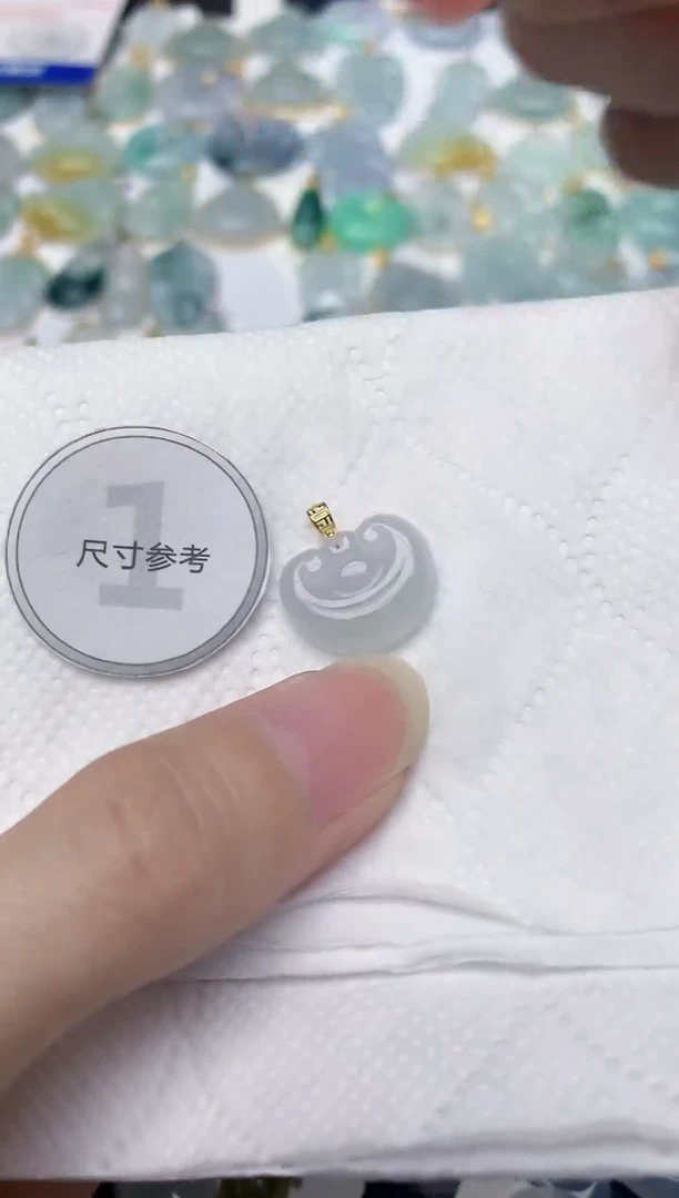 翡翠18K金镶嵌颈饰天然A货翡翠
