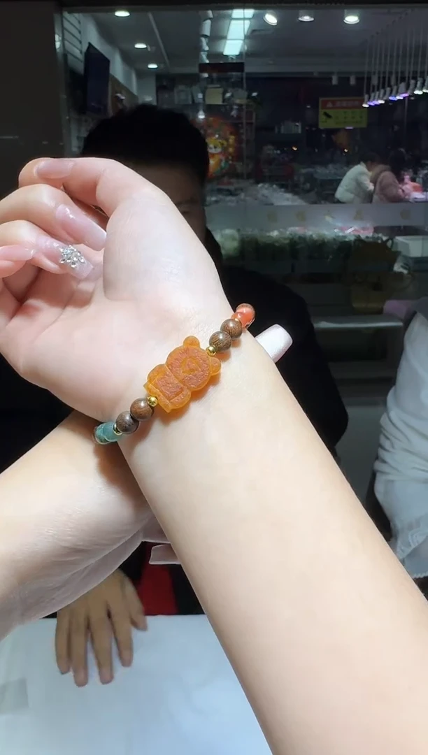 【闪购商品】蜜蜡手链未镶嵌多样性发一件 072