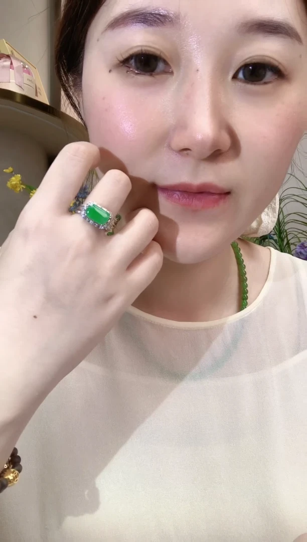 翡翠戒指18K金镶嵌春日珠宝 C19