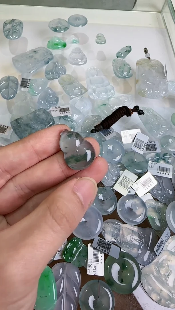 【闪购商品】翡翠吊坠(不含链)未镶嵌..