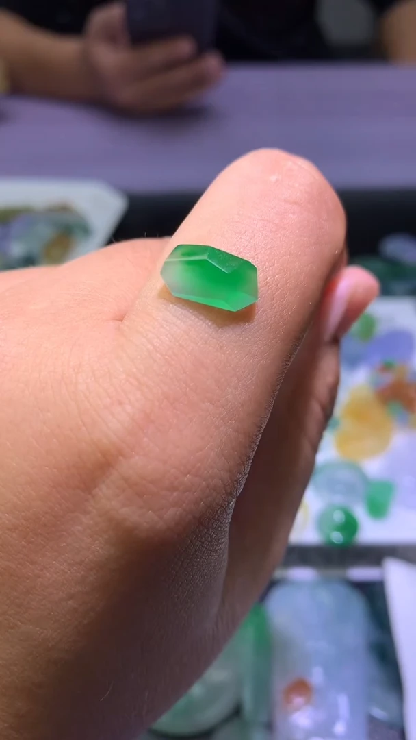 未镶嵌定制翡翠毛货