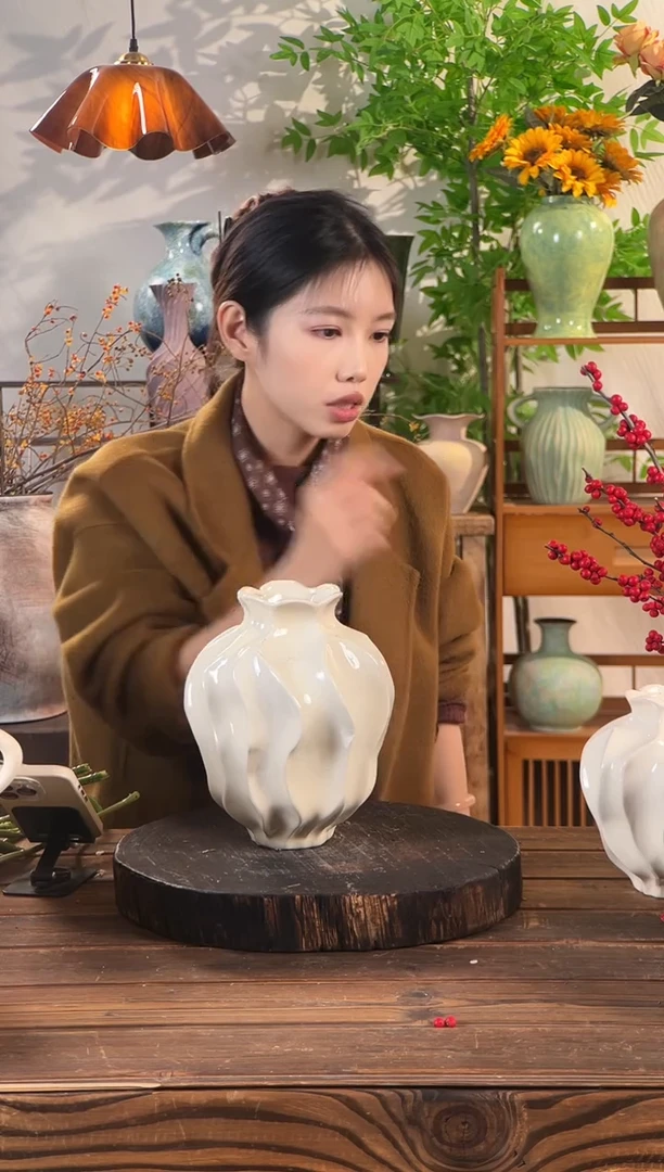 【白色丝瓜纹中号花瓶】