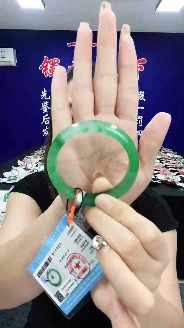 石英质玉（非洲翠）手镯未镶嵌1