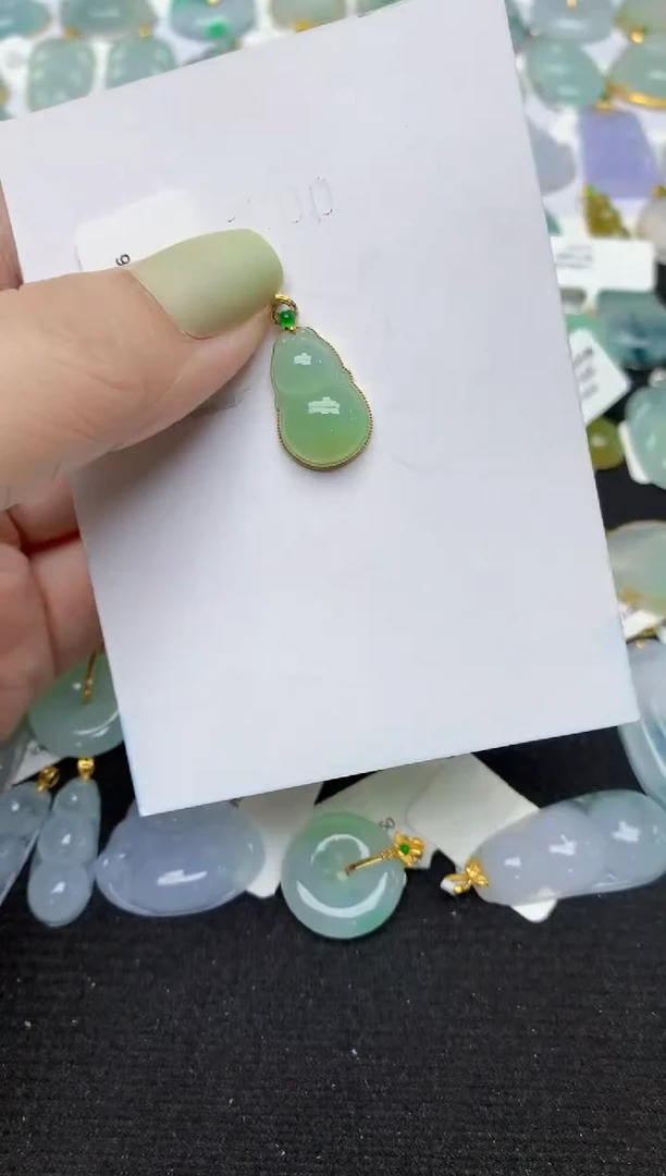 翡翠18K金镶嵌颈饰天然缅甸A货翡翠