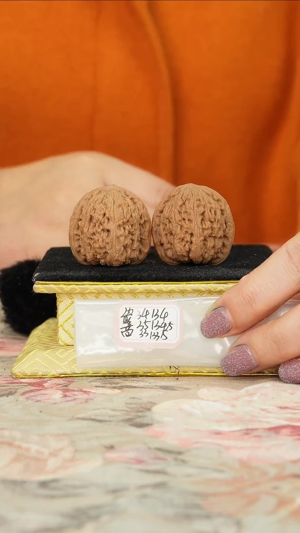 【闪购商品】文玩核桃把件密纹狮子头