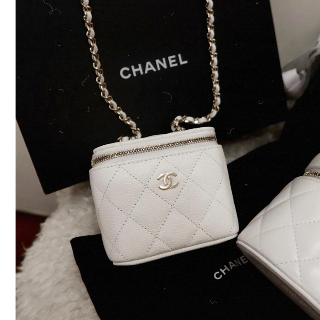 99新 Chanel/香奈儿 小花Jerry 22C 方盒子化妆包 带镜子 白 32开