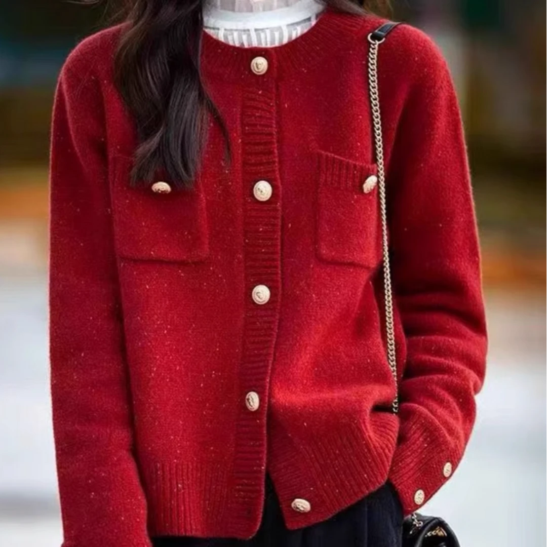 2025秋新款气质网红短款时尚小香风别致绝美红色毛衣针织衫开衫女