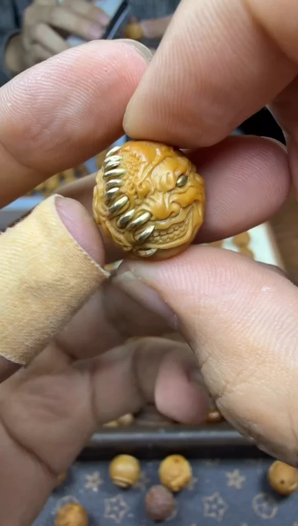 吊坠猴头核桃刀疤 吞噬 重工