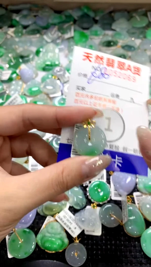 颈饰18K金镶嵌翡翠1111111111111111