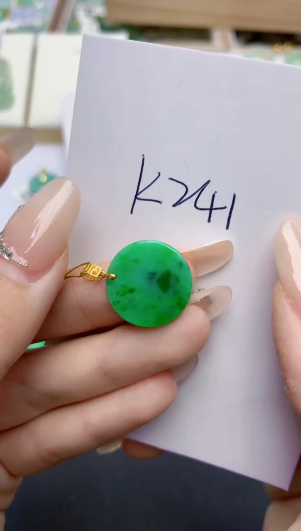 翡翠18K金镶嵌颈饰天然缅甸A货翡翠