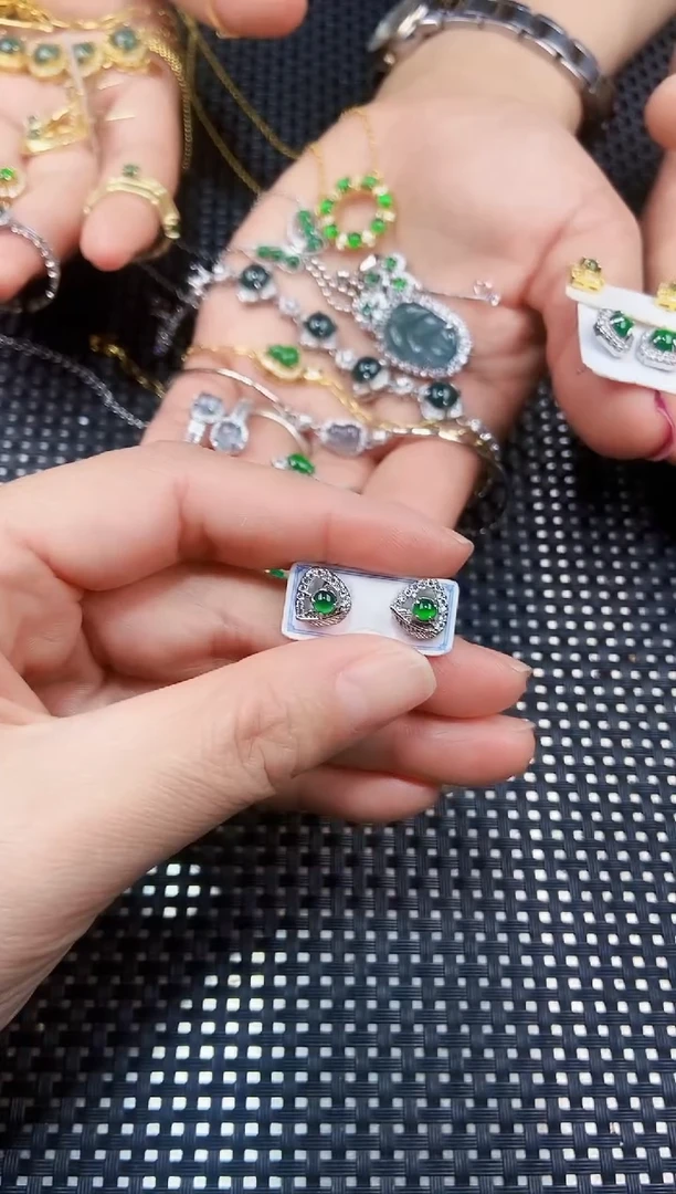 【闪购商品】翡翠耳饰未镶嵌111111111