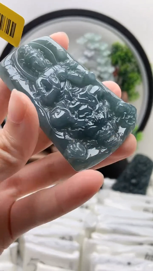 翡翠未镶嵌颈饰大势至