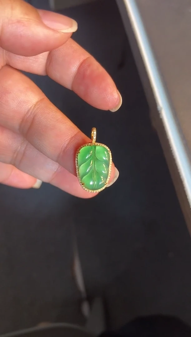 吊坠(不含链)18K金镶嵌翡翠1
