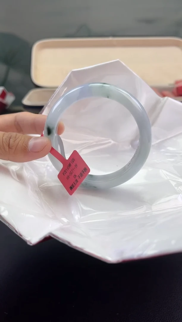 翡翠手镯未镶嵌翡翠手镯