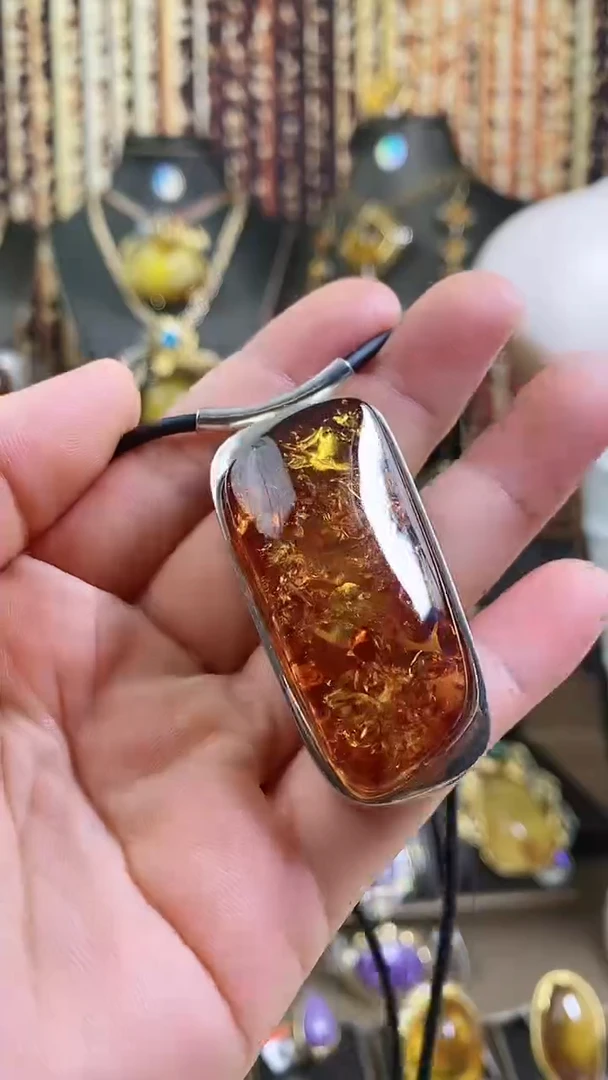 银S925镶嵌颈饰琥珀吊坠