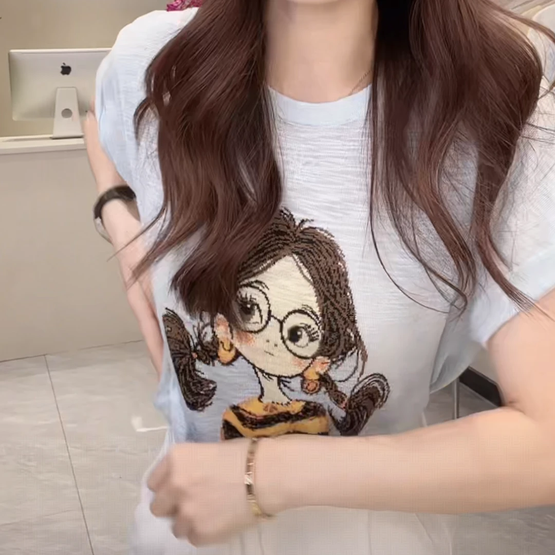 夏季简约眼镜卷发女孩圆领短袖T恤女2025春夏新款女休闲显白百搭