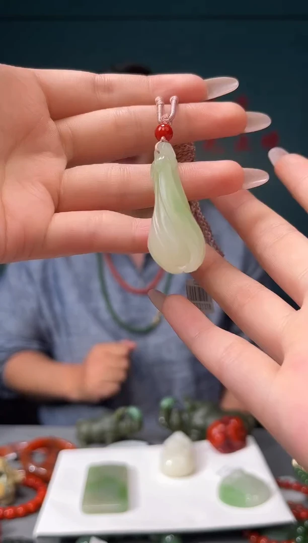 和田玉未镶嵌颈饰吊坠