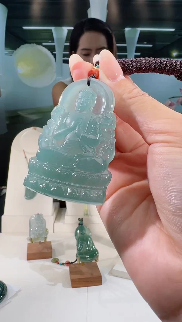 翡翠未镶嵌吊坠(不含链)大日如来