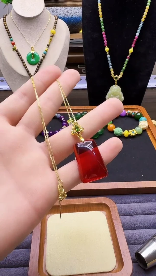 14K金镶嵌吊坠(赠链)血珀D20