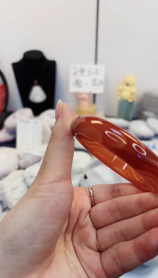 【闪购商品】石英质玉手镯未镶嵌475-玛瑙58圈口