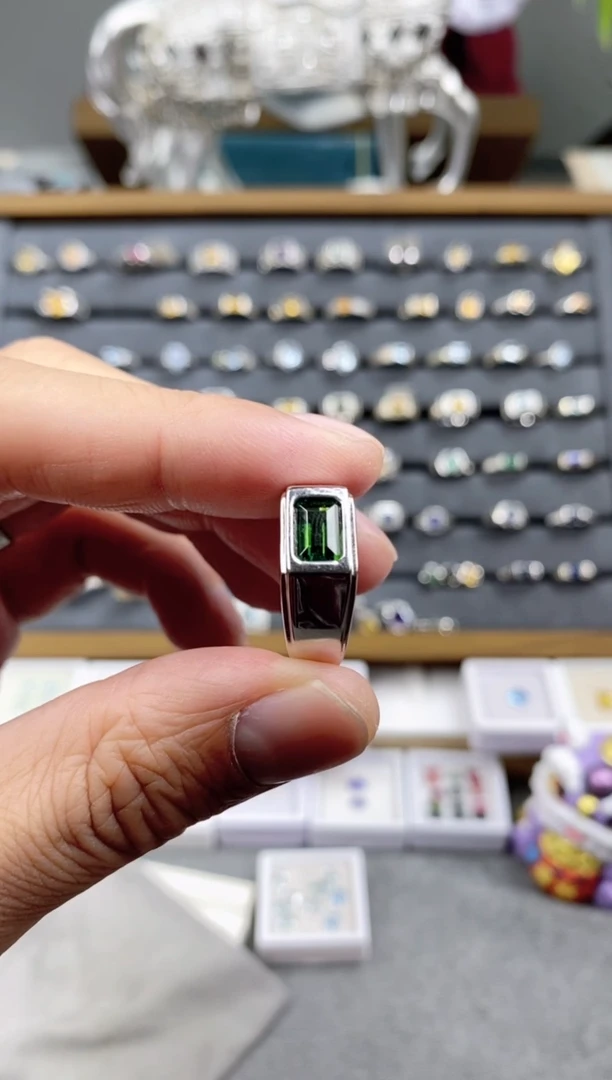 银S925镶嵌透辉石活口活口戒指