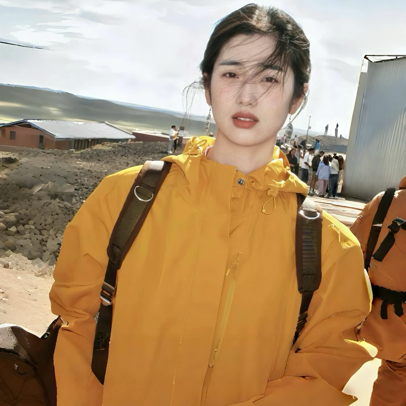 德国向日葵黄冲锋衣女款2025新款户外三合一防风徒步高级感登山外