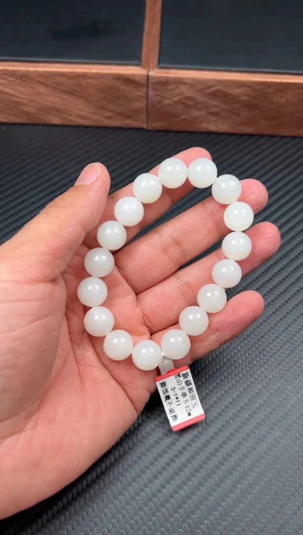 手串未镶嵌和田玉黑山微色差卡12m
