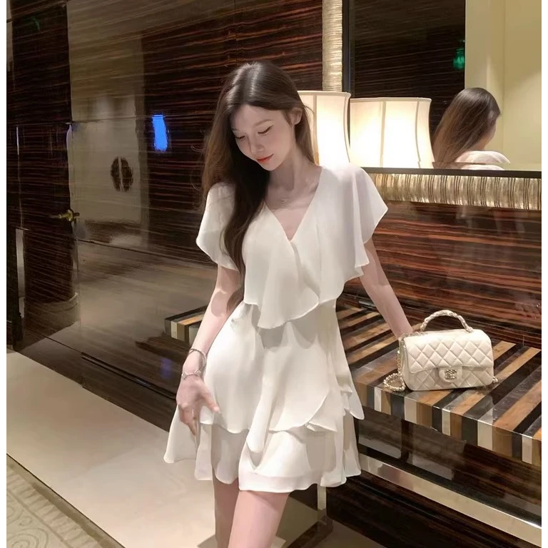 法式纯欲高级感V领白色连衣裙子女设计感温柔风气质雪纺短裙夏季
