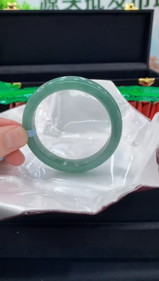 翡翠手镯未镶嵌手镯