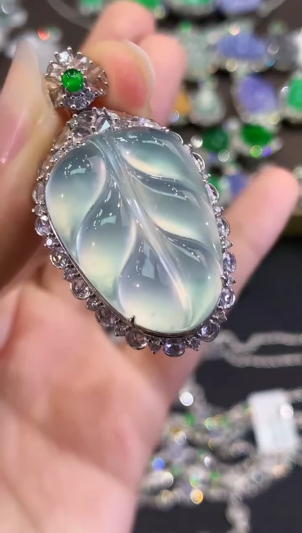 吊坠(不含链)18K金镶嵌翡翠B198