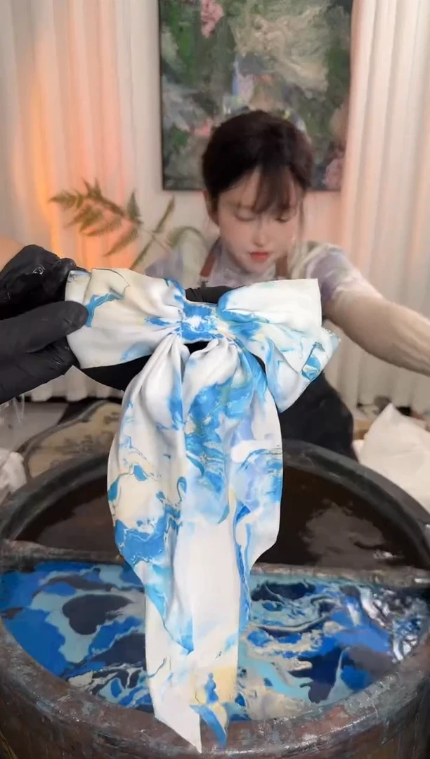 655 一字夹青花瓷