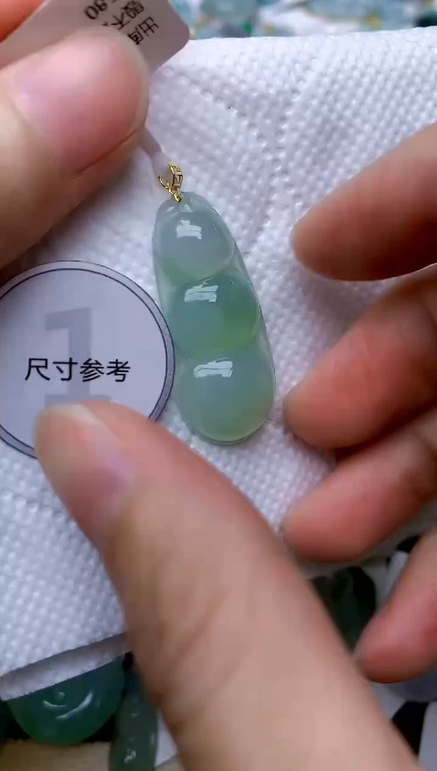 颈饰18K金镶嵌翡翠天然A货翡翠