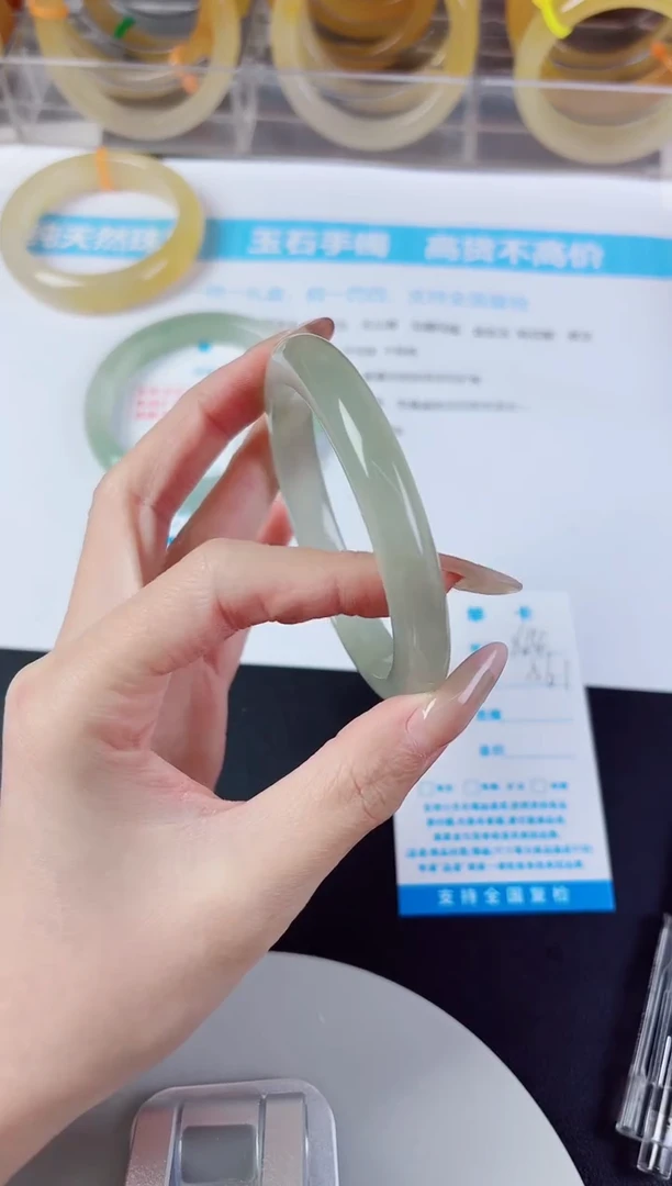 未镶嵌手镯石英质玉144--圈口56