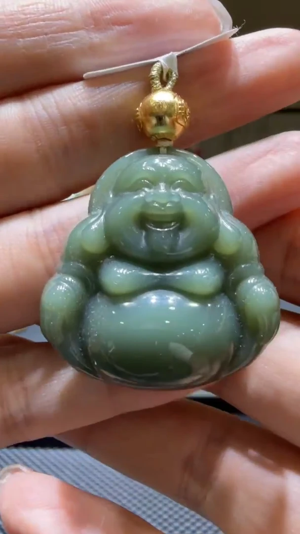 颈饰18K金镶嵌和田玉挂件