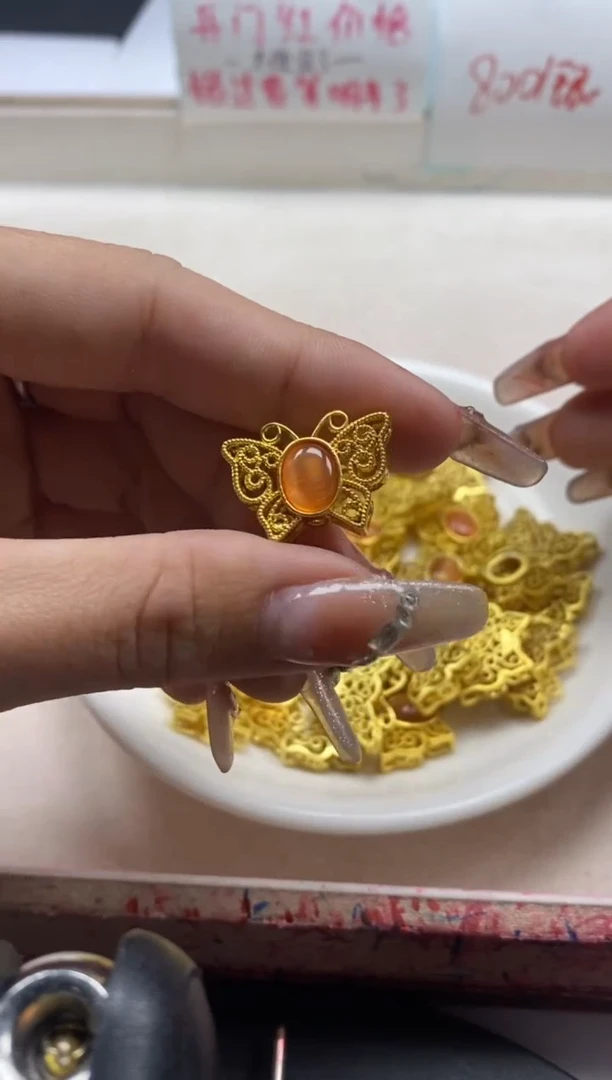 【闪购商品】玛瑙/玉髓颈饰银S800镶嵌x806橙猫眼蝴蝶*3颗