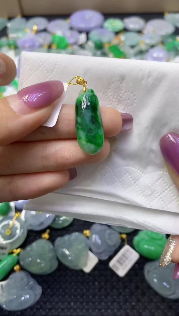 颈饰未镶嵌翡翠天然缅甸翡翠A货