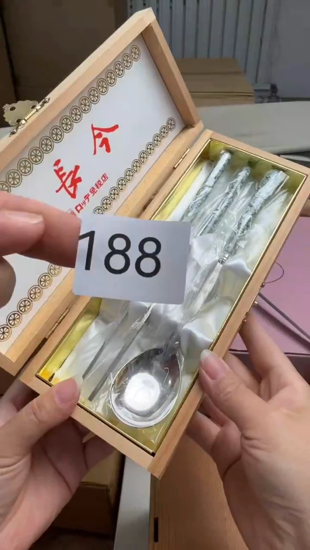 瓷片陌****6瓷器全场漏漏漏默认微瑕介意慎拍！