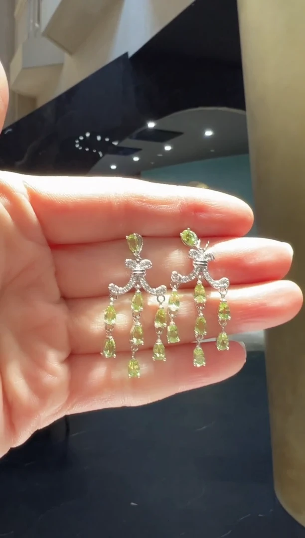 【闪购商品】橄榄石耳饰银S925镶嵌49】