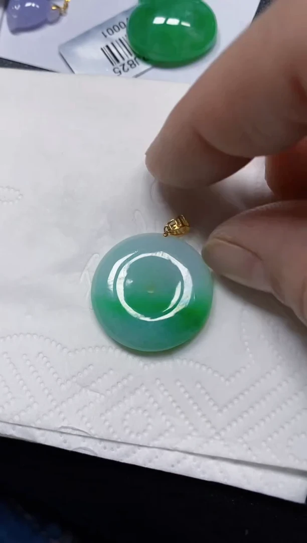 颈饰18K金镶嵌翡翠扣