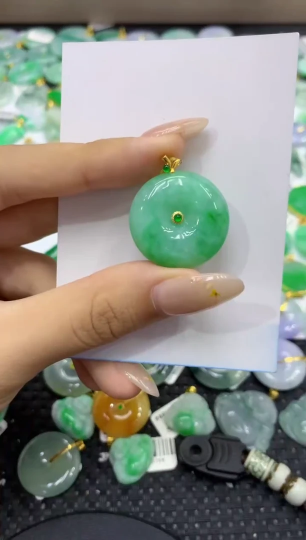颈饰18K金镶嵌翡翠天然缅甸翡翠A货
