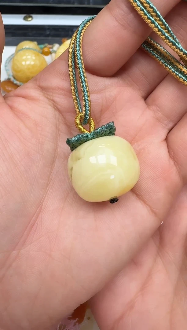 裸石琥珀未镶嵌如图