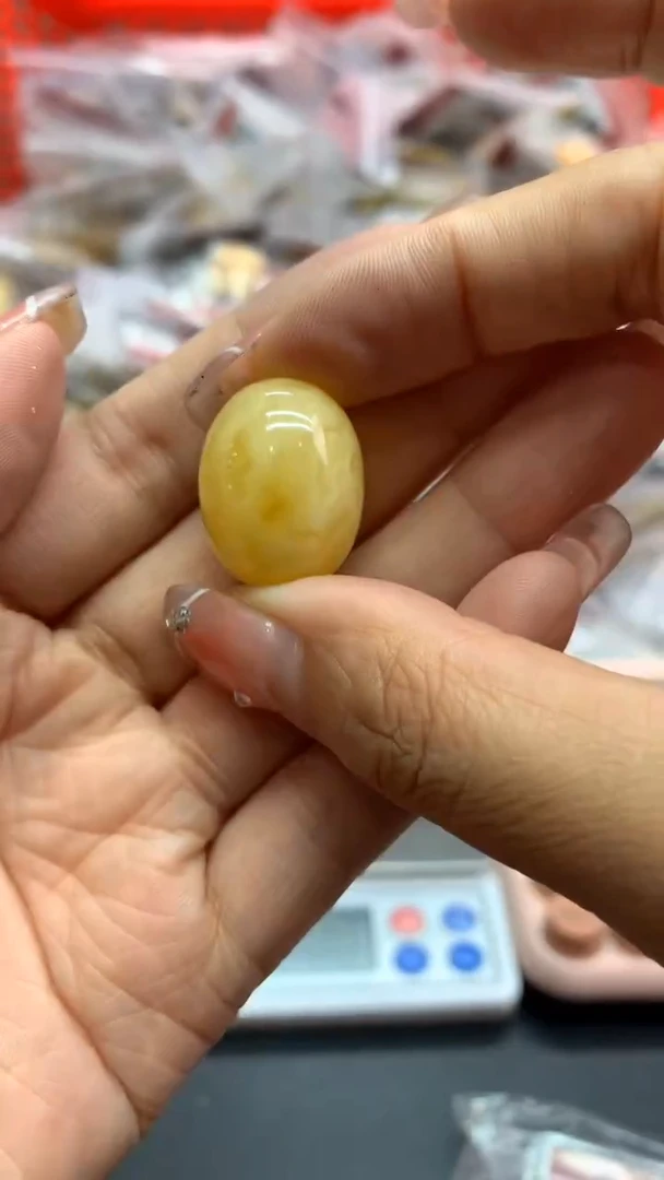 未镶嵌琥珀珠宝奇石458