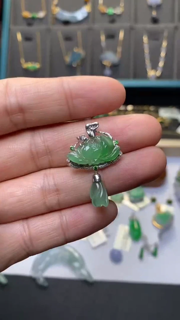 颈饰18K金镶嵌翡翠净货37578