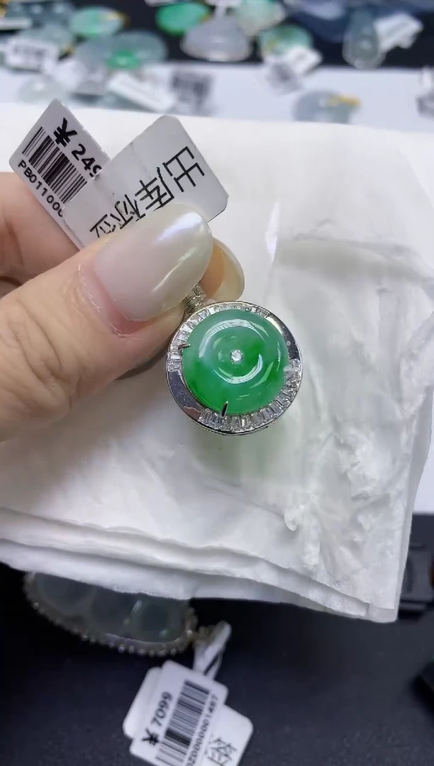 颈饰未镶嵌翡翠天然缅甸翡翠A货多样性发一件