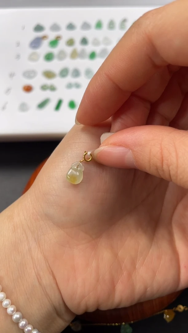 吊坠(不含链)18K金镶嵌翡翠一个JK623