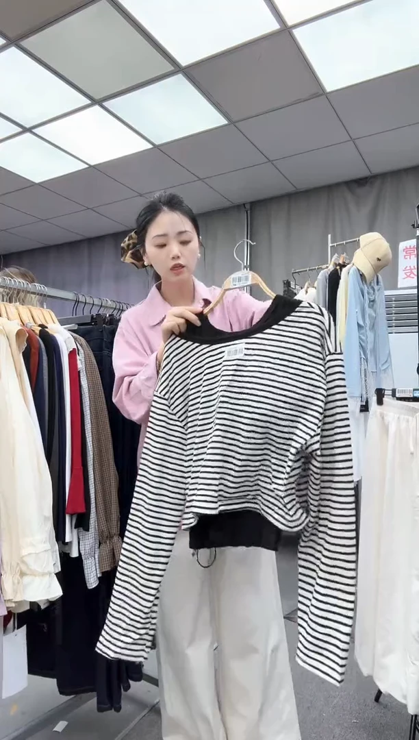 单上衣      大哥家漂亮衣服漂亮颜色