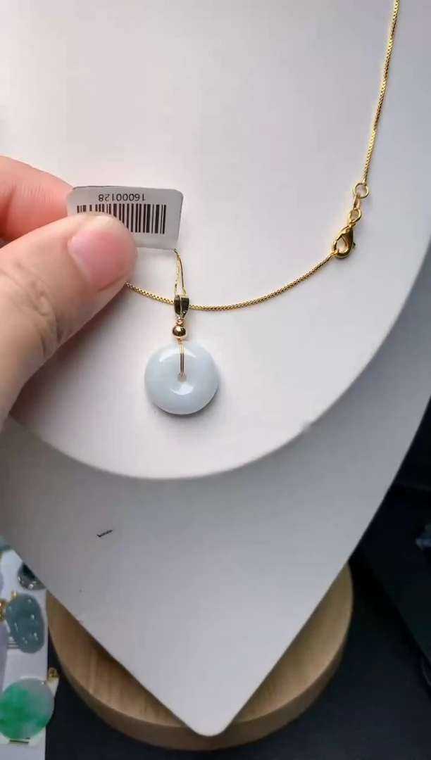 翡翠未镶嵌颈饰1