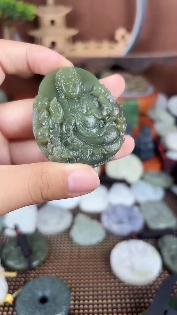 和田玉未镶嵌颈饰1